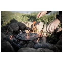 Petromax Cast Iron Stacking Grate -Camping Shop petromax cast iron stacking grate detail 3