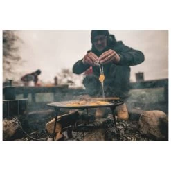 Robens Bighorn 3 Legged Pan - Skillet -Camping Shop robens bighorn 3 legged pan skillet detail 4